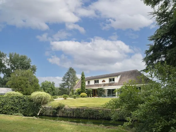 Propriété 8 pièces de 241 m2 sur un Parc de 4,8 Hectares à PACY SUR EURE