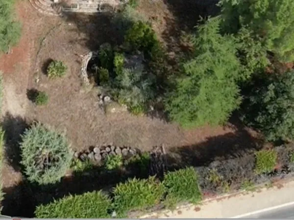 Terrain constructible Gordes 698 m2 Les Imberts