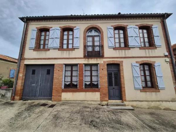 Maison Spacieuse à Saramon avec Cheminée et Jardin Clôturé