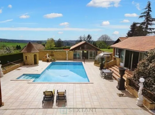 Maison 8 pièces 240 m²