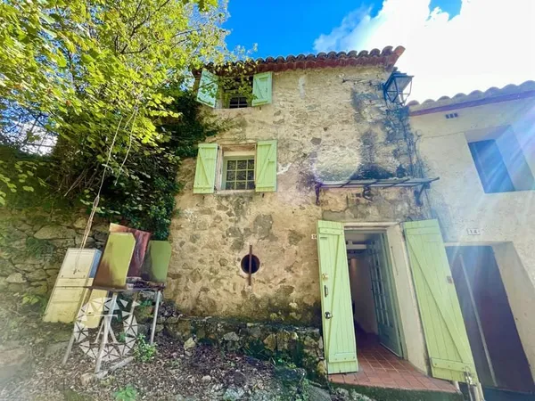 Serralongue - Maison de village en pierre avec jardins et vue sur les montagnes
