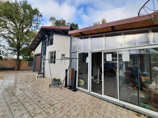Rare sur le secteur : loft de 2017 avec dépendances et terra
