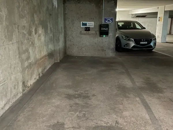 Place parking avec bornes de recharge électrique Dijon Gare