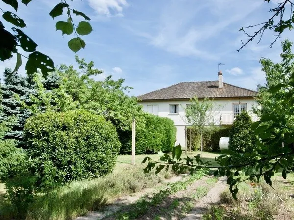 SAINT AIGNAN LE JAILLARD maison d'environ 158m2- 4 chambres- Terrain de 1 147,00 m²