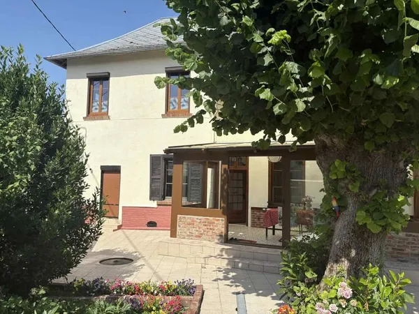 MAISON A HUPPY AVEC NOMBREUSES DEPENDANCES ET GRAND TERRAIN DE 6500M2