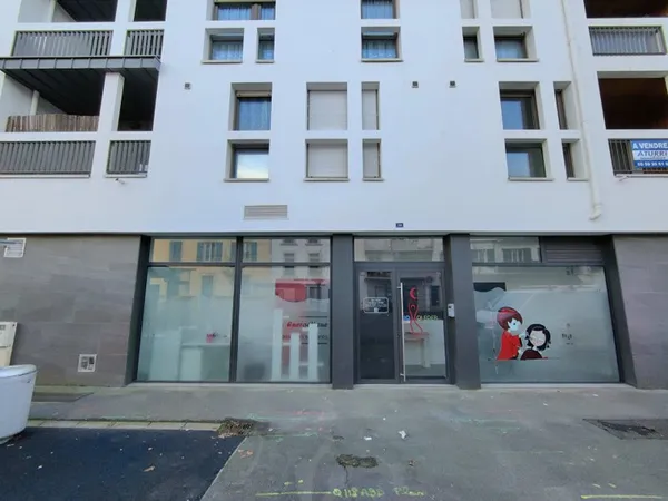 Local commercial 3 pièces 49 m²