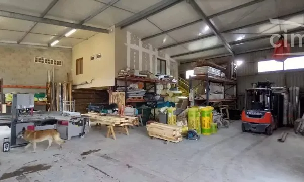 A VENDRE à CONTRES, Entrepôts + Bureaux et Logement