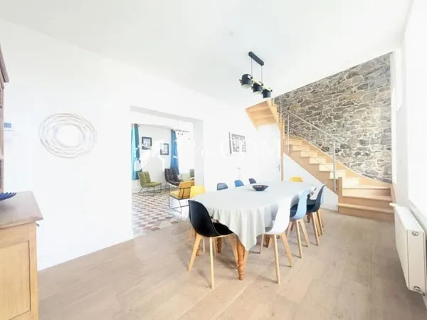 Maison 11 pièces 210 m²