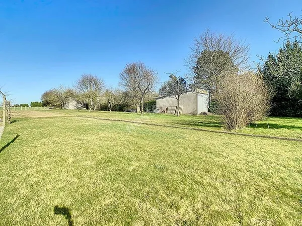 Merveilleux terrain constructible sur la commune de Saint Germain sur Moine en plein bourg, à 5 minu