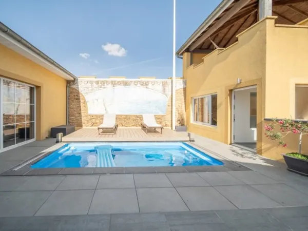 Maison 10 pièces 270 m²