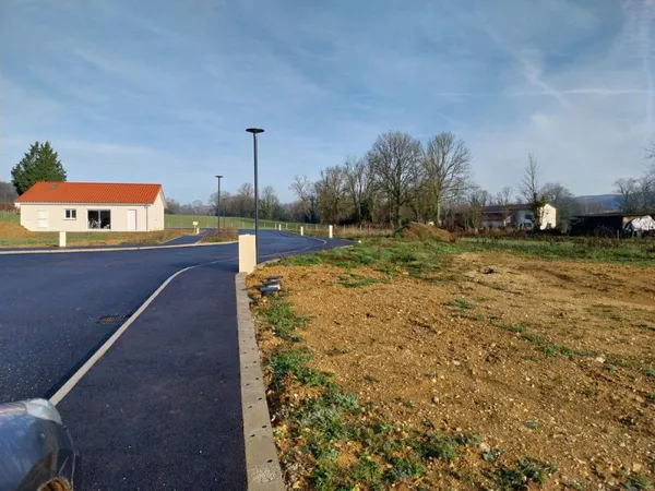 A vendre sur la commune de VILLEREVERSURE terrain constructible et viabilisé de 582 m2