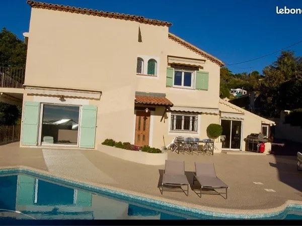 Maison individuelle 242 m2 piscine vue mer