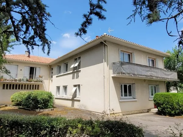 Ensemble de logements à vendre à Auch