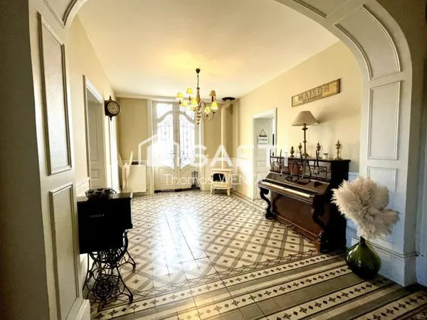 Maison de 8 pièces de 232 m² à Néronde-sur-Dore