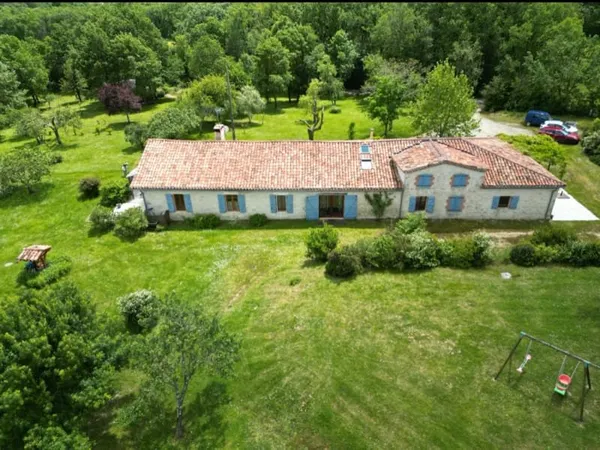 Maison 7 pièces 335 m²