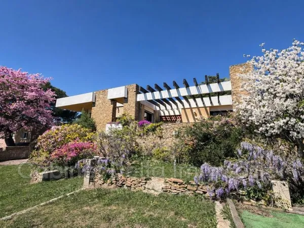 Villa 6 pièces 200 m²