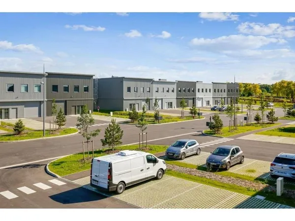 Local d'activité 1910 m²
