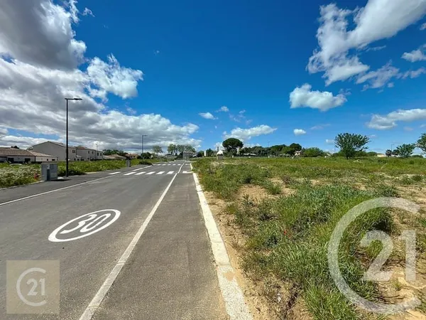 Terrain 832 m²