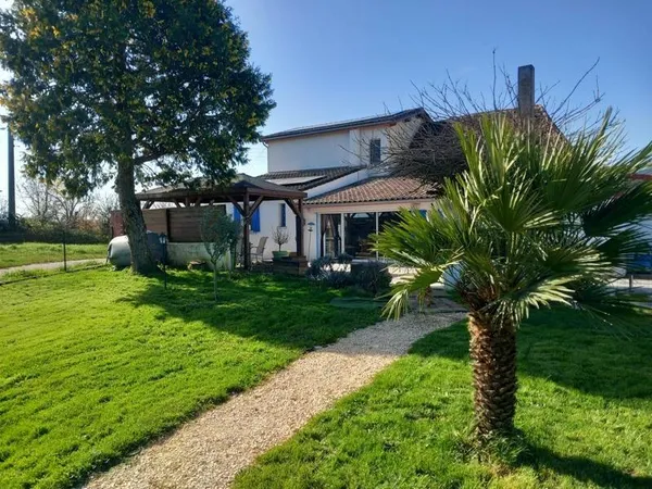 Maison en pierre de 5 pièces principales