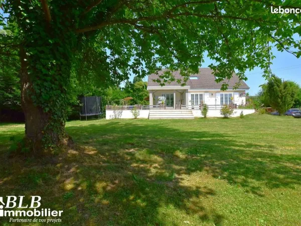 A VENDRE 78690 Les Essarts-le-Roi - Spacieuse maison 8 pièces avec sous-sol total