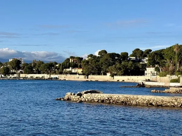 Juan?les?Pins — Rare 2 pièces idéalement situé entre la