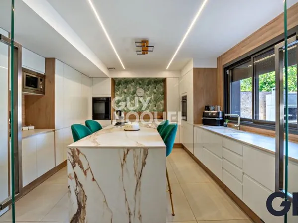 Villeurbanne - Maison contemporaine - 11 pièces, 381m2