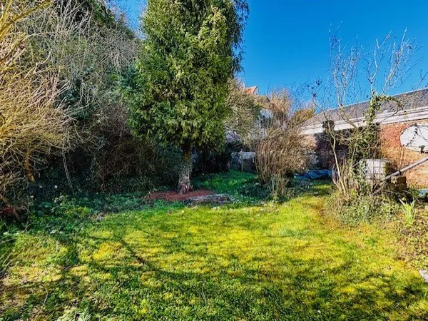 BOVES MAISON DE VILLAGE 4 CHAMBRES JARDIN