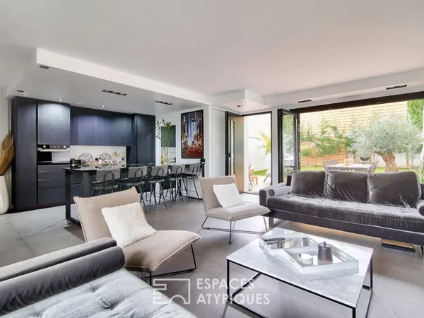 Élégante maison contemporaine avec terrasses et jardin à Fonten