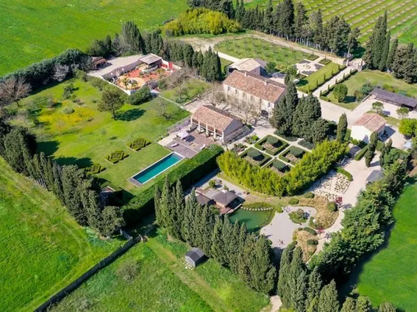Propriété de luxe en Provence : piscine chauffée-jacuzzi-fitness