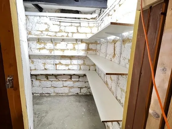Cave à louer Paris 13e / Place d'Italie - Saine, sécurisée, accès facile, stockage idéal