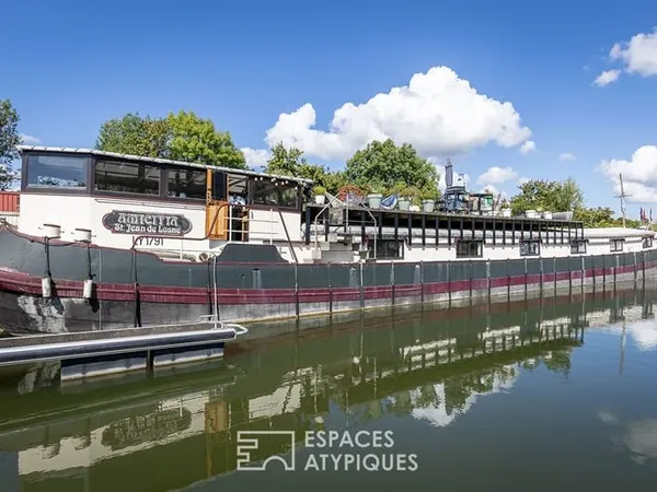 Péniche aménagée et meublée avec grande terrasse