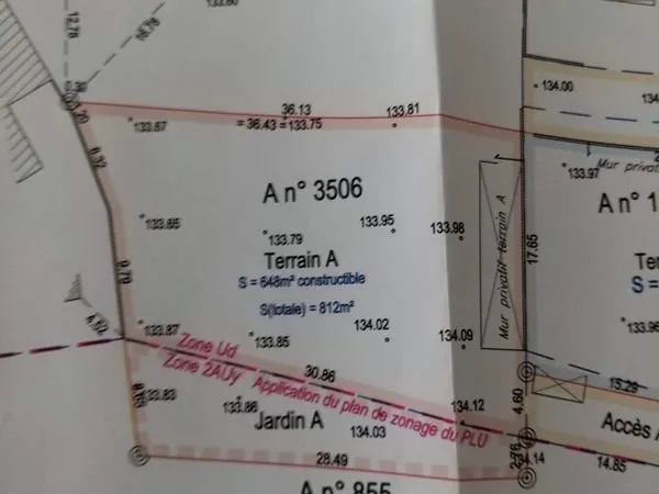 Terraın de 812m2 dont 648m2 contructıble