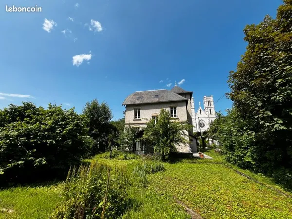 Maison de 10 pièces avec terrain constructible