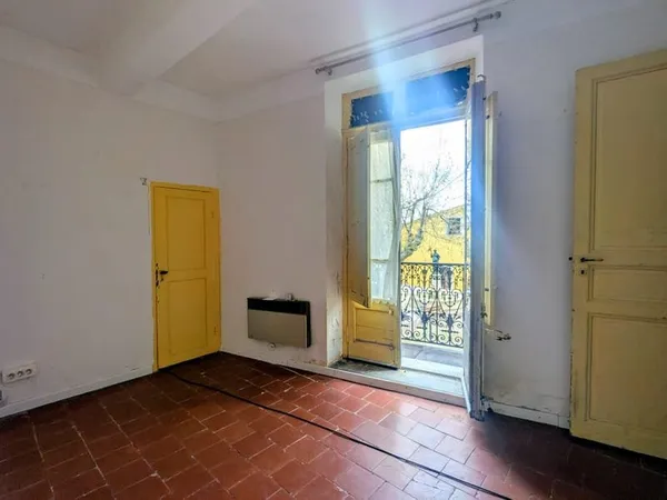 Maison à rénover de 100 m2 - lumineuse et balcon