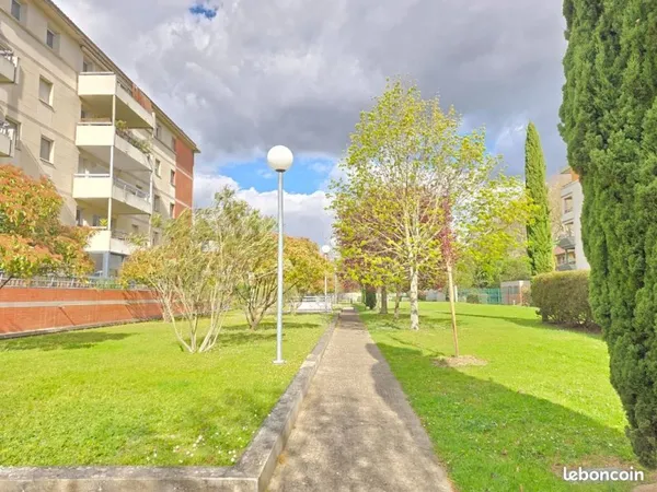 Toulouse Métro Canal du Midi Appt T2 avec balcon garage en sous-sol et cellier