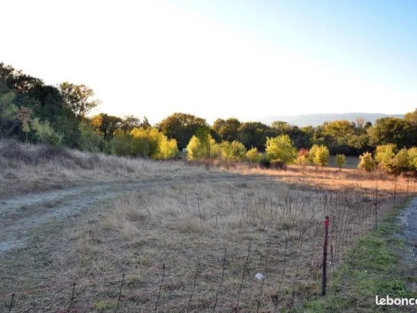 Terrain constructible à vendre 4400m² (110/m²)