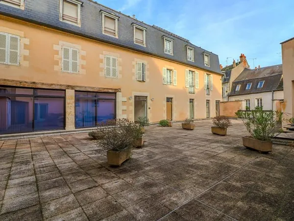 Appartement Nevers, hyper centre, 2 chambres, ascenseur, 2H30 de PARIS, douche