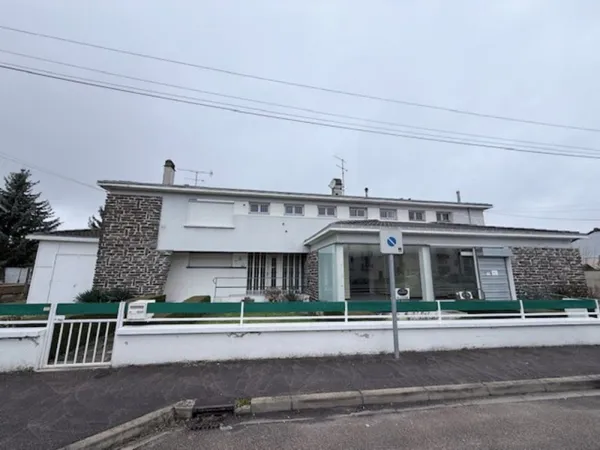LOCAL COMMERCIAL A LOUER avec habitation et jardin
