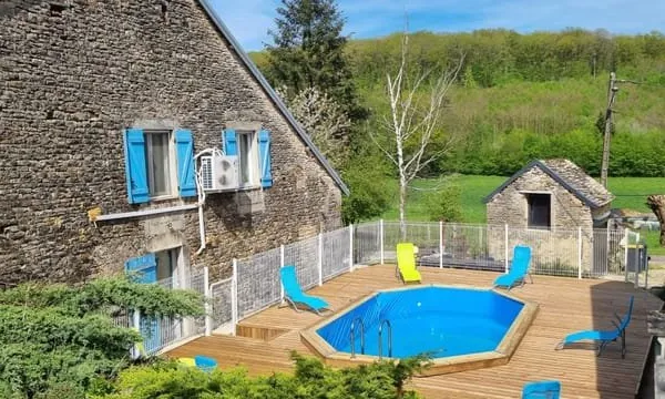A colombier (70000) Ensemble immobilier de 2 maisons sur 33 ares de terrain à 247 500 euros