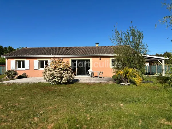 Maison VENDAYS-MONTALIVET de 5 pièces avec 3 chambres de113 m2, jardin 1300 m2.
