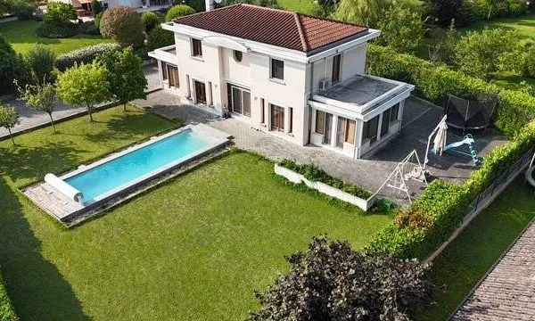 Maison 5 pièces 180 m²