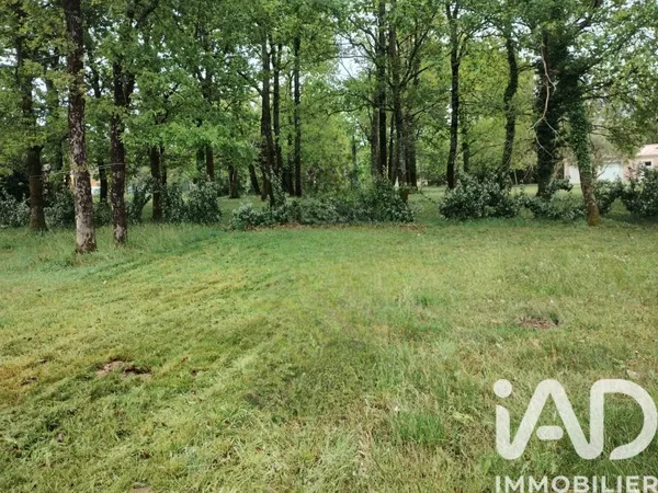 Terrain 725 m²