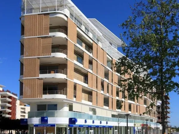 Local commercial 161 m²