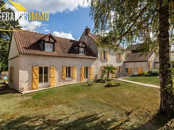 Maison de charme impeccable, grand terrain avec accès forêt