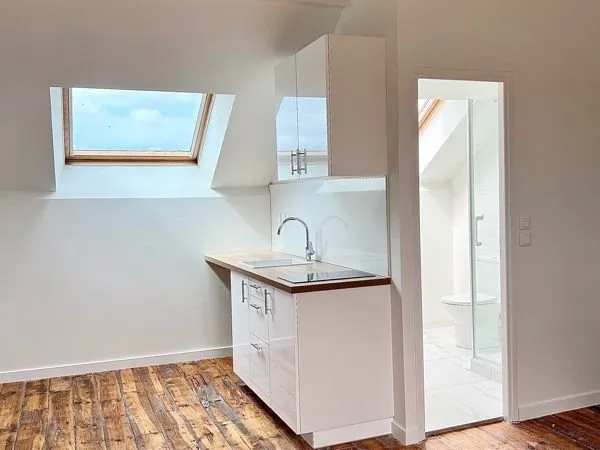 Appartement grand studio DPE C Libre
