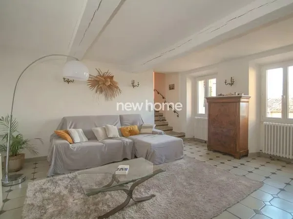 Bienvenue en Provence dans cette maison de village avec terrasse et belle vue