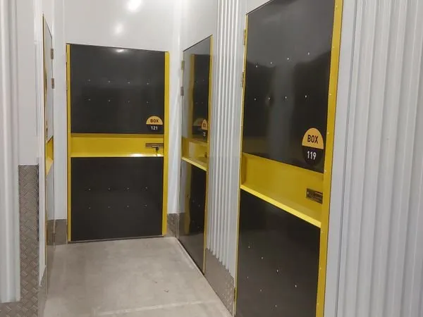 Grand box 6 m² Angers - stockage sécurisé accès 24h