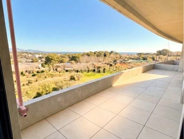 Appartement 3 pièces neuf - 76 m² - Grande terrasse - Vue panoramique mer & montagne - Résidence ave