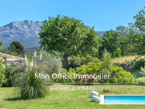 Référence : 5441-NFI - Villa contemporaine de plain pied, piscine, vue Sainte Victoire