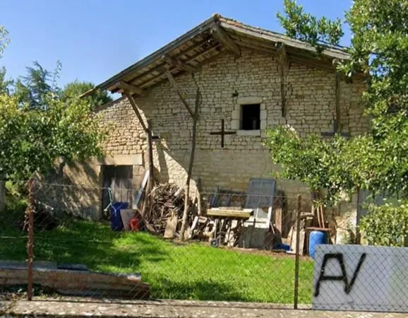 Maison charentaise avec dépendances